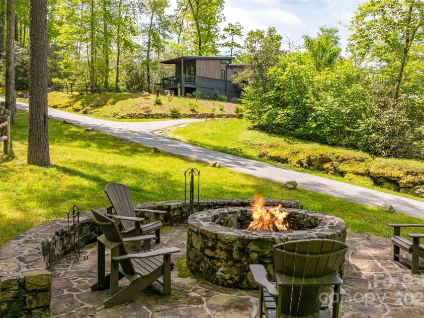 134 Rock Face Trail, Highlands, NC 28741.  MLS# CAR4260300, YatesRealty ID 13793. 