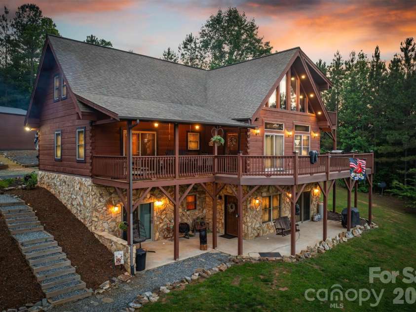 16 Saratoga Drive, Nebo, NC 28761.  MLS# CAR4338569, YatesRealty ID 13794. 