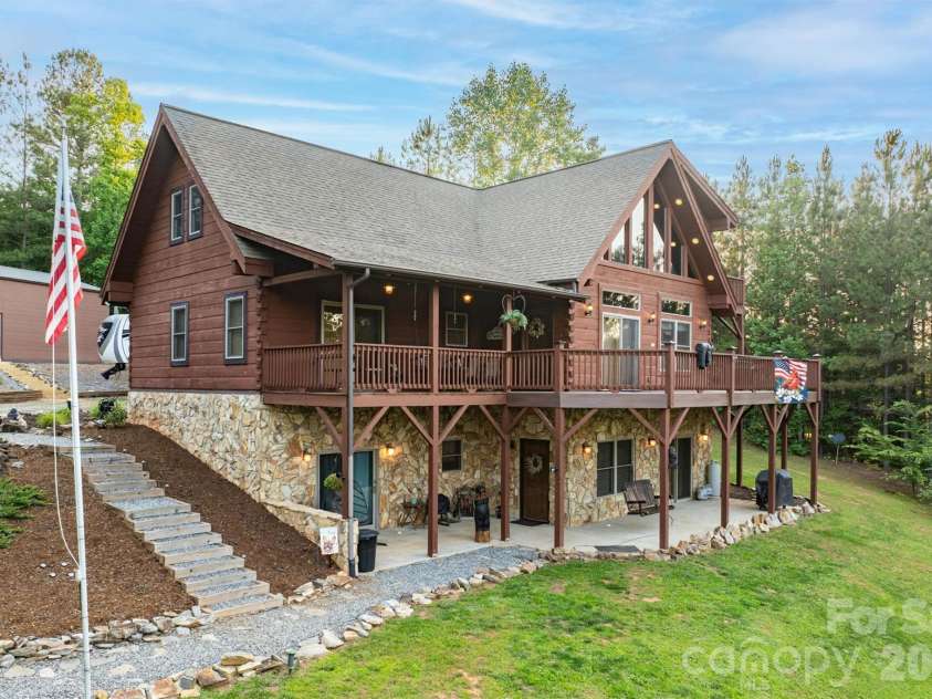 16 Saratoga Drive, Nebo, NC 28761.  MLS# CAR4338569, YatesRealty ID 13794. 