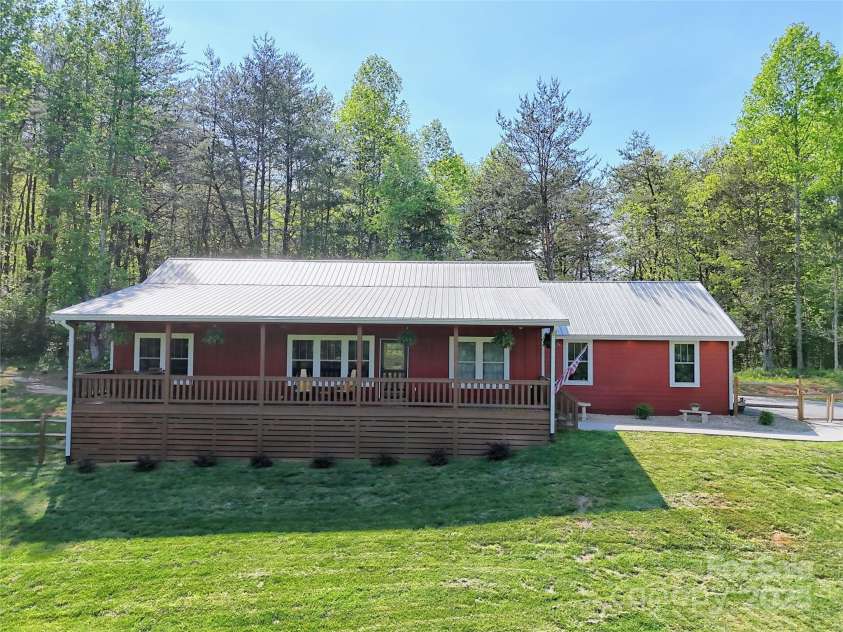 202 Wild Pear Lane, Franklin, NC 28734.  MLS# CAR4253510, YatesRealty ID 13794. 