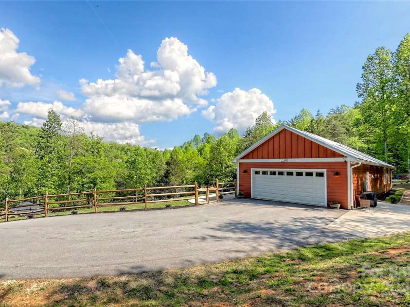 202 Wild Pear Lane, Franklin, NC 28734.  MLS# CAR4253510, YatesRealty ID 13794. 