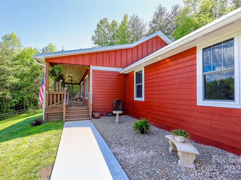 202 Wild Pear Lane, Franklin, NC 28734.  MLS# CAR4253510, YatesRealty ID 13794. 