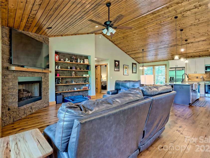 202 Wild Pear Lane, Franklin, NC 28734.  MLS# CAR4253510, YatesRealty ID 13794. 