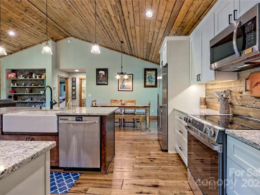 202 Wild Pear Lane, Franklin, NC 28734.  MLS# CAR4253510, YatesRealty ID 13794. 