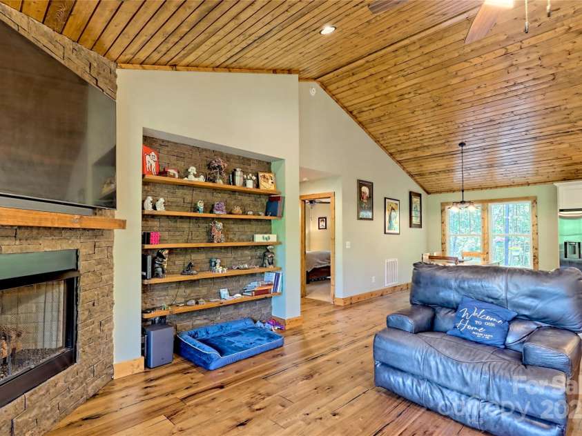 202 Wild Pear Lane, Franklin, NC 28734.  MLS# CAR4253510, YatesRealty ID 13794. 