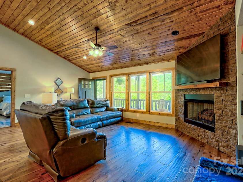 202 Wild Pear Lane, Franklin, NC 28734.  MLS# CAR4253510, YatesRealty ID 13794. 