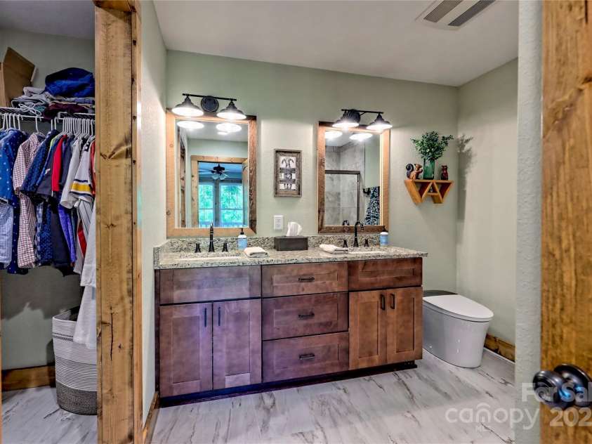 202 Wild Pear Lane, Franklin, NC 28734.  MLS# CAR4253510, YatesRealty ID 13794. 