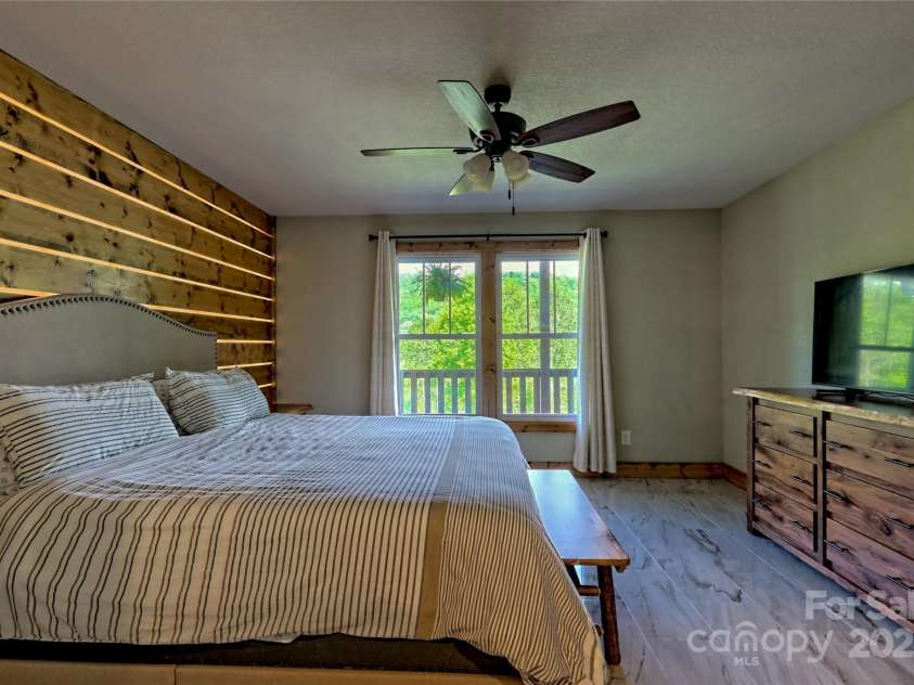 202 Wild Pear Lane, Franklin, NC 28734.  MLS# CAR4253510, YatesRealty ID 13794. 