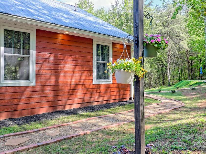 202 Wild Pear Lane, Franklin, NC 28734.  MLS# CAR4253510, YatesRealty ID 13794. 