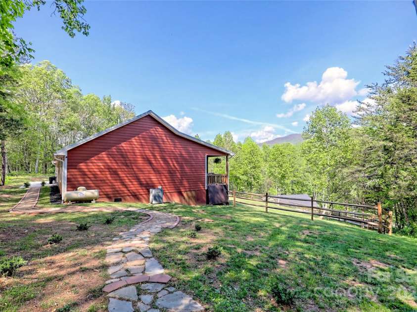 202 Wild Pear Lane, Franklin, NC 28734.  MLS# CAR4253510, YatesRealty ID 13794. 