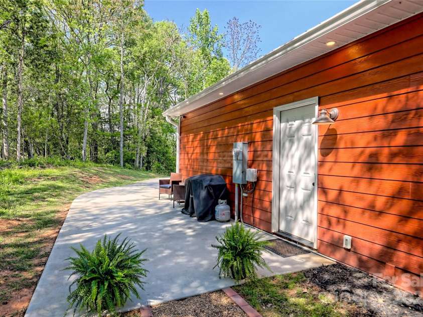 202 Wild Pear Lane, Franklin, NC 28734.  MLS# CAR4253510, YatesRealty ID 13794. 