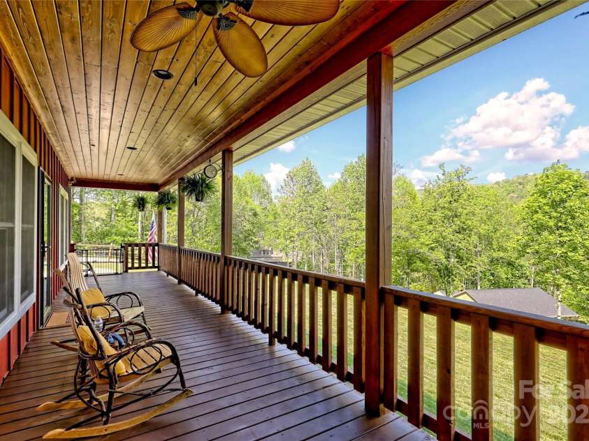 202 Wild Pear Lane, Franklin, NC 28734.  MLS# CAR4253510, YatesRealty ID 13794. 