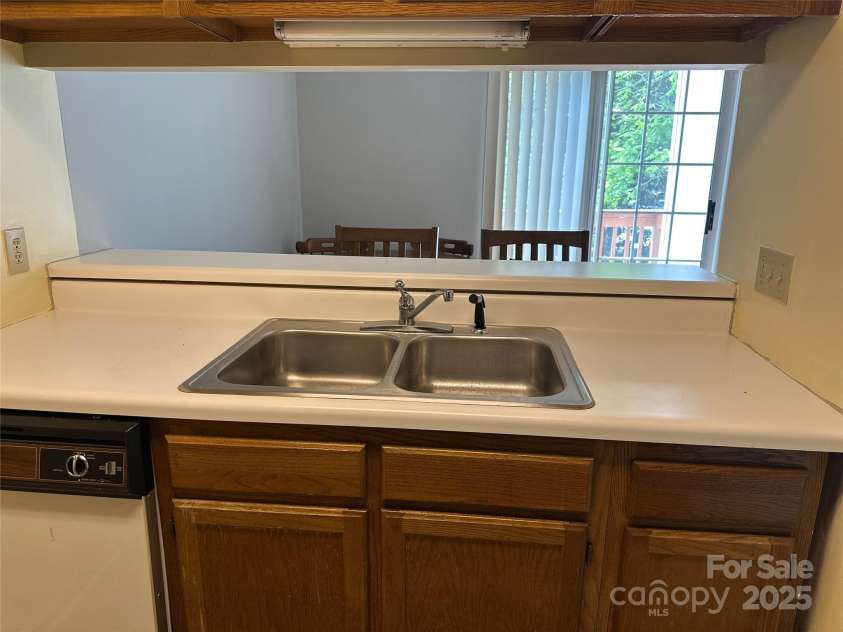 4020 Whirlaway Court, Clemmons, NC 27012.  MLS# CAR4260175, YatesRealty ID 13795. 