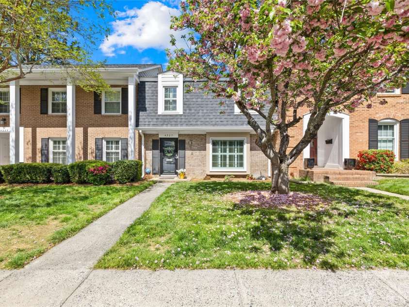4327 Silo Lane, Charlotte, NC 28226.  MLS# CAR4361202, YatesRealty ID 13795. 4327 Silo Ln