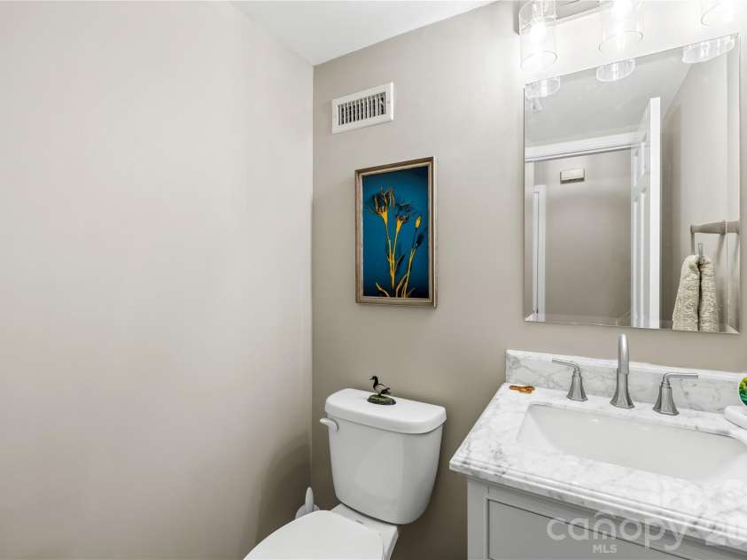 4327 Silo Lane, Charlotte, NC 28226.  MLS# CAR4361202, YatesRealty ID 13795. Downstairs Half Bath