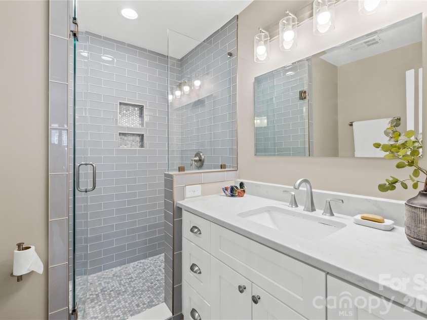 4327 Silo Lane, Charlotte, NC 28226.  MLS# CAR4361202, YatesRealty ID 13795. Primary Bathroom