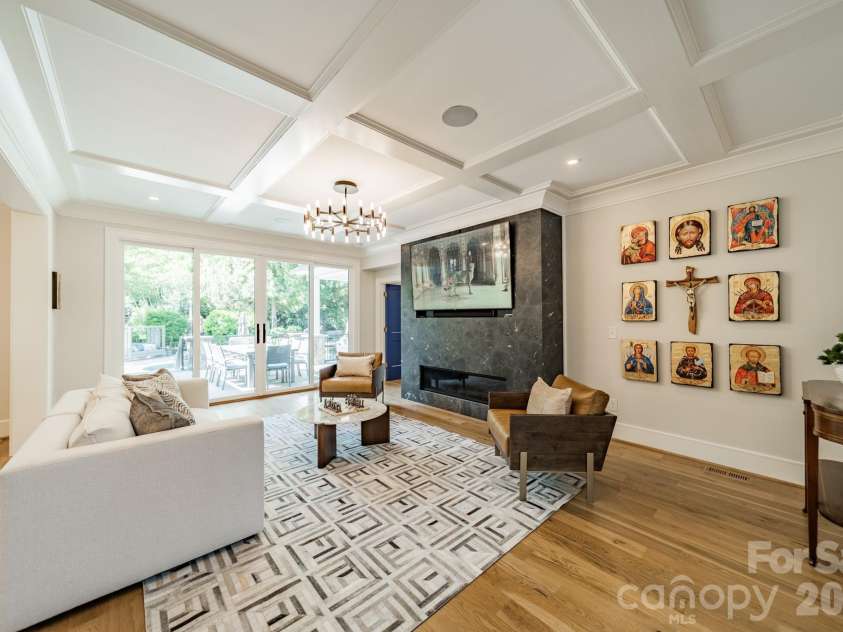 5400 Colony Road, Charlotte, NC 28226.  MLS# CAR4368103, YatesRealty ID 13796. 