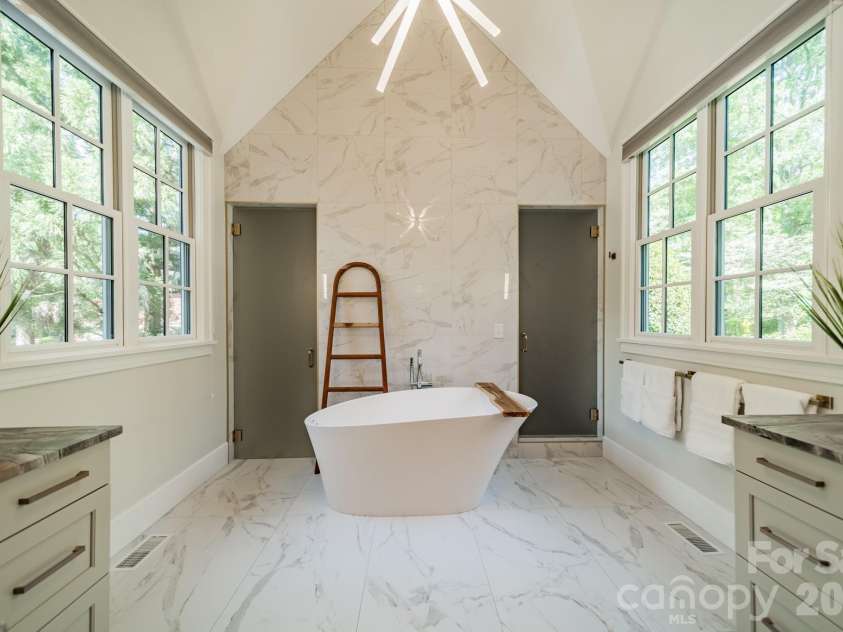 5400 Colony Road, Charlotte, NC 28226.  MLS# CAR4368103, YatesRealty ID 13796. 