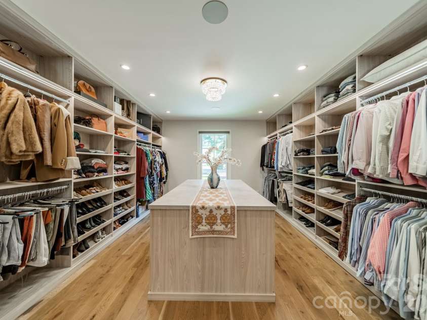 5400 Colony Road, Charlotte, NC 28226.  MLS# CAR4368103, YatesRealty ID 13796. 
