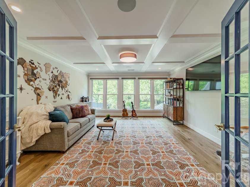 5400 Colony Road, Charlotte, NC 28226.  MLS# CAR4368103, YatesRealty ID 13796. 