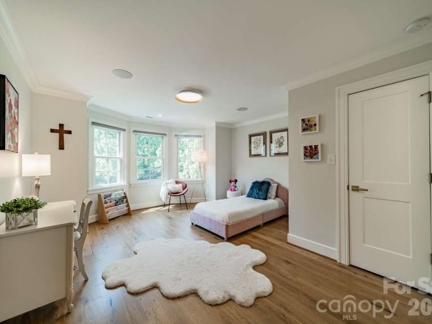 5400 Colony Road, Charlotte, NC 28226.  MLS# CAR4368103, YatesRealty ID 13796. 