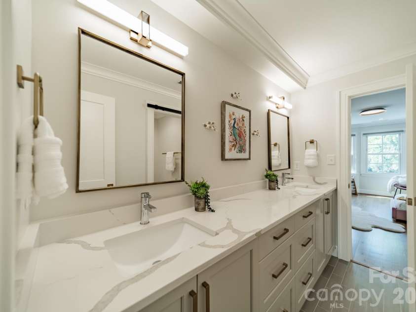 5400 Colony Road, Charlotte, NC 28226.  MLS# CAR4368103, YatesRealty ID 13796. 