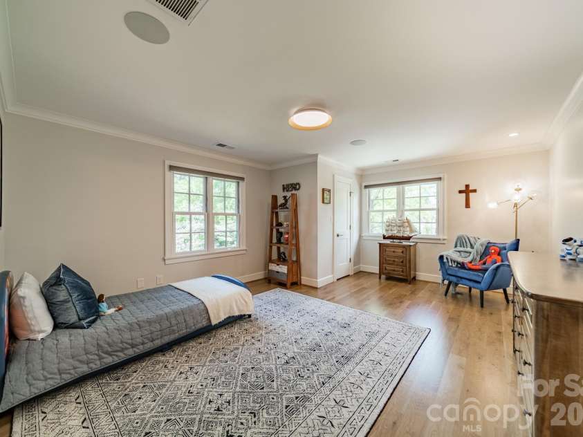 5400 Colony Road, Charlotte, NC 28226.  MLS# CAR4368103, YatesRealty ID 13796. 