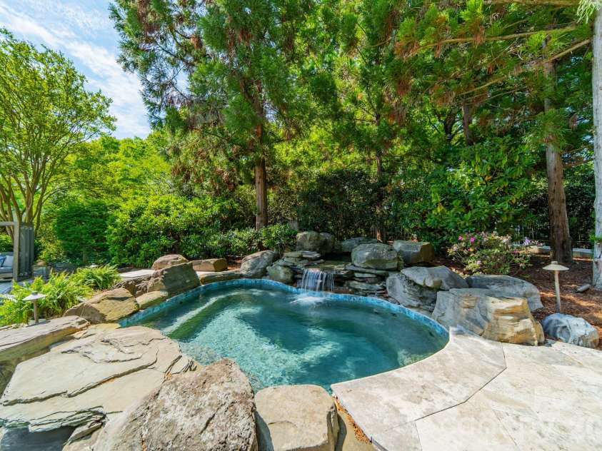 5400 Colony Road, Charlotte, NC 28226.  MLS# CAR4368103, YatesRealty ID 13796. 