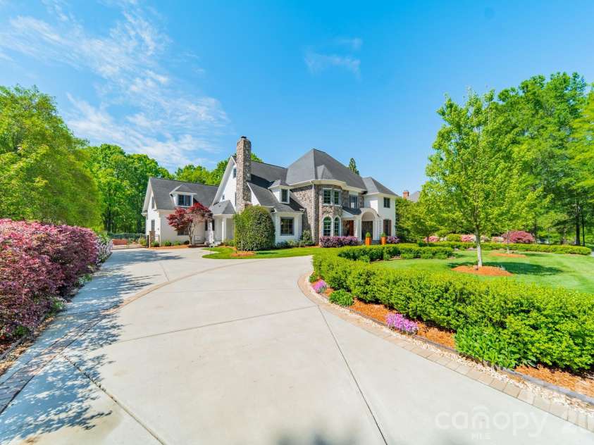 5400 Colony Road, Charlotte, NC 28226.  MLS# CAR4368103, YatesRealty ID 13796. 