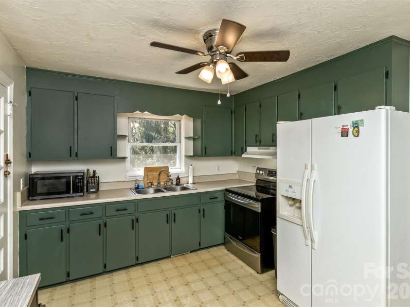 30 Valley Hill Drive, Canton, NC 28716.  MLS# CAR4364203, YatesRealty ID 13798. Kitchen