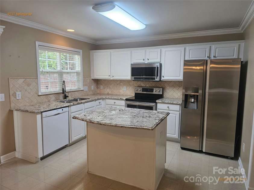 9237 Bellegarde Drive, Charlotte, NC 28277.  MLS# CAR4258448, YatesRealty ID 13798. 