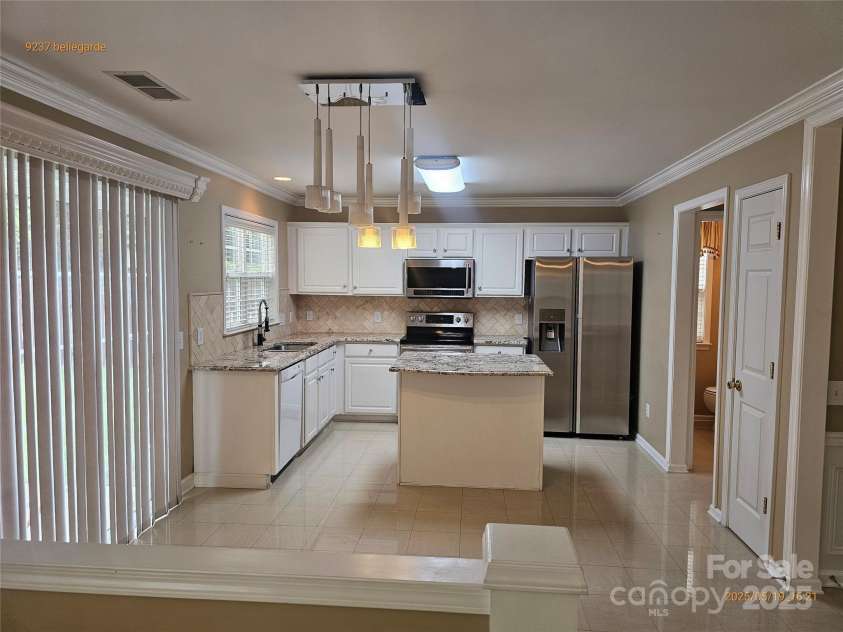 9237 Bellegarde Drive, Charlotte, NC 28277.  MLS# CAR4258448, YatesRealty ID 13798. 