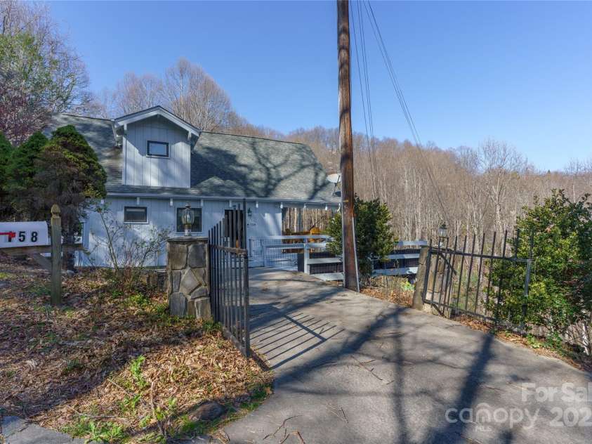 158 Blackberry Lane, Maggie Valley, NC 28751.  MLS# CAR4242897, YatesRealty ID 138. House Entry From Road