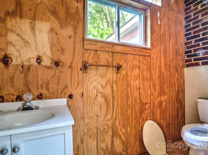 109 Belvedere Avenue, Gastonia, NC 28054.  MLS# CAR4256493, YatesRealty ID 13800. 