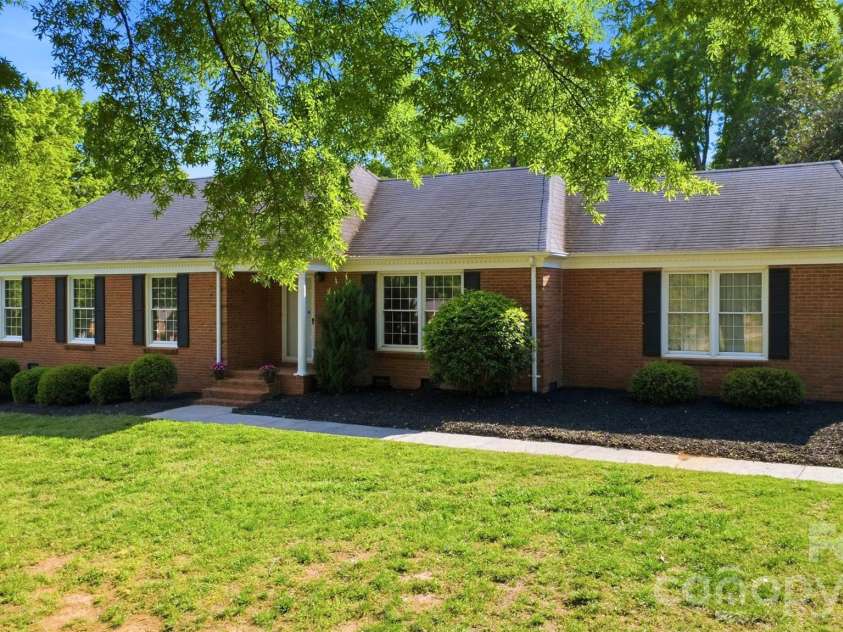 1406 Lakeview Drive, Monroe, NC 28112.  MLS# CAR4358225, YatesRealty ID 13800. 1406 Lakeview Drive, Monroe, NC 28112