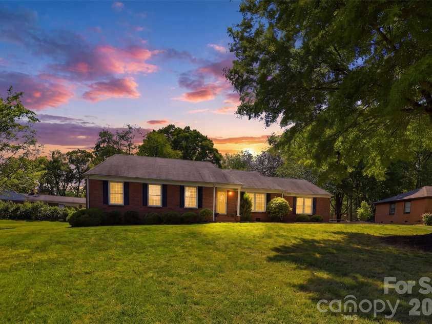 1406 Lakeview Drive, Monroe, NC 28112.  MLS# CAR4358225, YatesRealty ID 13800. 