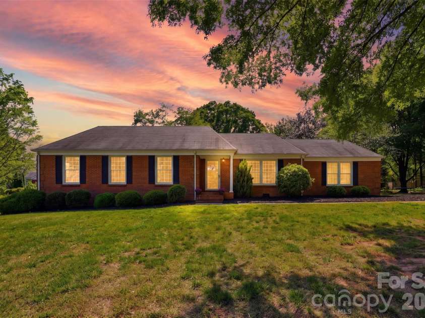 1406 Lakeview Drive, Monroe, NC 28112.  MLS# CAR4358225, YatesRealty ID 13800. 