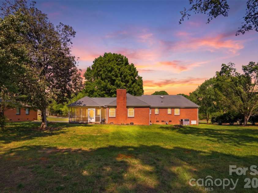 1406 Lakeview Drive, Monroe, NC 28112.  MLS# CAR4358225, YatesRealty ID 13800. 