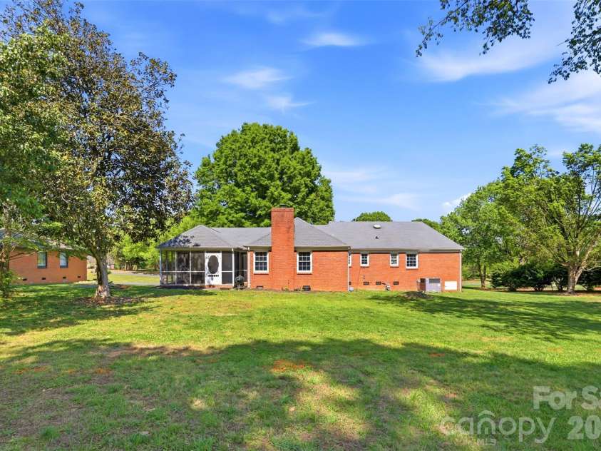 1406 Lakeview Drive, Monroe, NC 28112.  MLS# CAR4358225, YatesRealty ID 13800. 