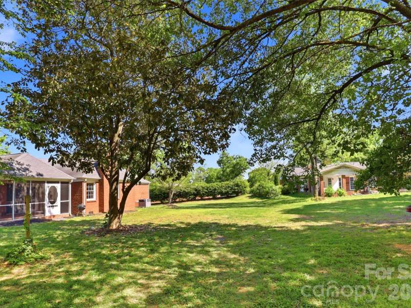 1406 Lakeview Drive, Monroe, NC 28112.  MLS# CAR4358225, YatesRealty ID 13800. 