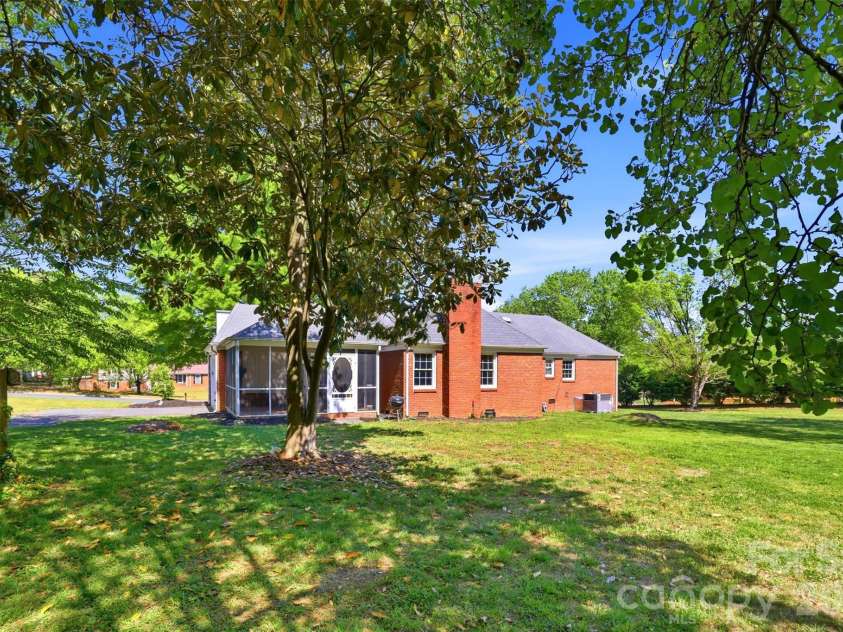 1406 Lakeview Drive, Monroe, NC 28112.  MLS# CAR4358225, YatesRealty ID 13800. 