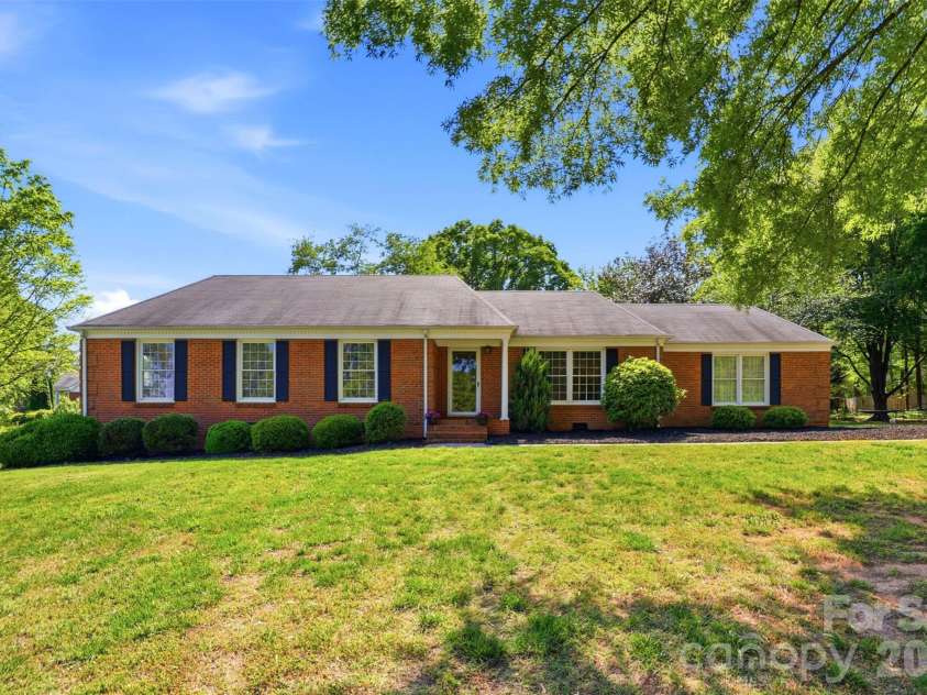 1406 Lakeview Drive, Monroe, NC 28112.  MLS# CAR4358225, YatesRealty ID 13800. Lakeview Estates