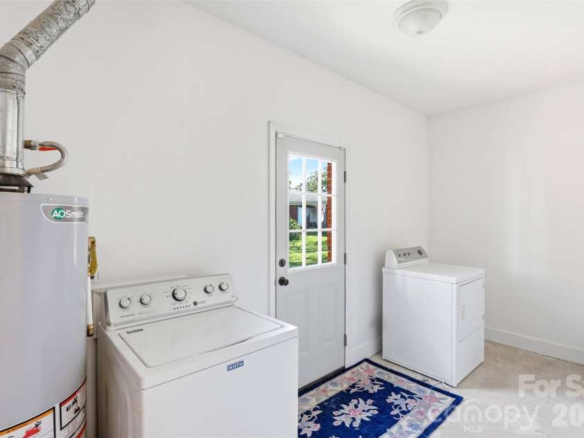 1406 Lakeview Drive, Monroe, NC 28112.  MLS# CAR4358225, YatesRealty ID 13800. Oversized Laundry Room