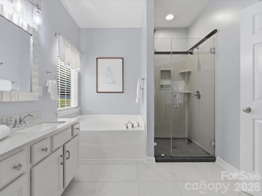 10246 Tintinhull Drive, Fort Mill, SC 29707.  MLS# CAR4368054, YatesRealty ID 13801. 