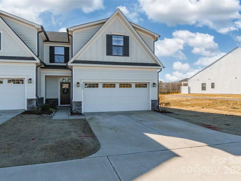 7025 Old Evergreen Parkway, Indian Trail, NC 28079.  MLS# CAR4213476, YatesRealty ID 13801. 