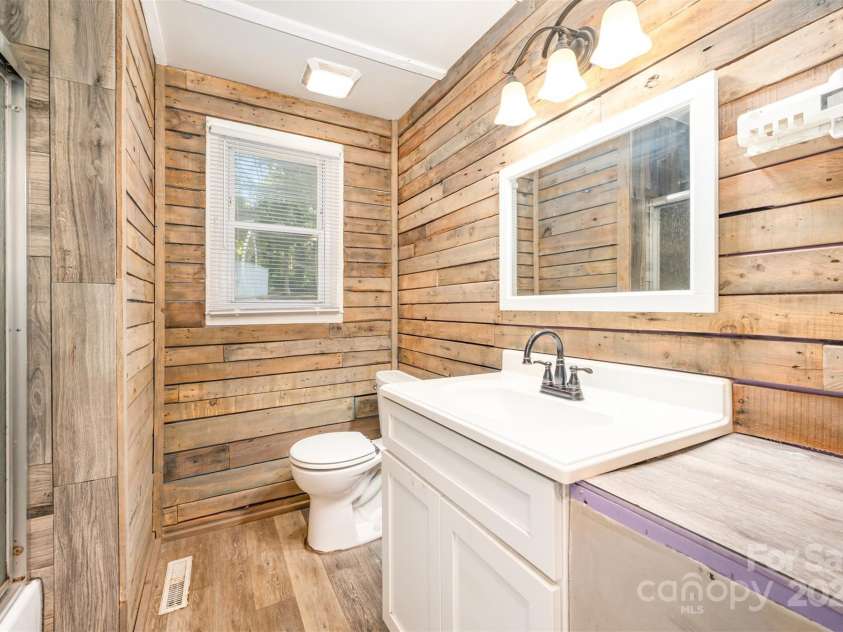 1201 Berkshire Drive, Kannapolis, NC 28081.  MLS# CAR4312333, YatesRealty ID 13802. Bathroom 1 Main Level