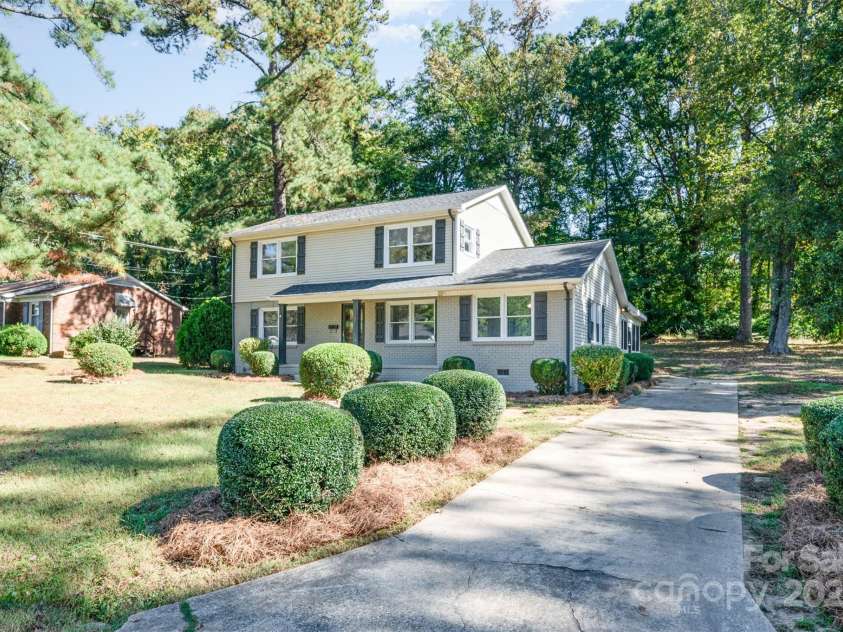 1201 Berkshire Drive, Kannapolis, NC 28081.  MLS# CAR4312333, YatesRealty ID 13802. Front Exterior