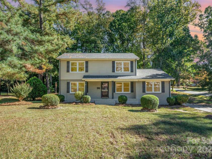 1201 Berkshire Drive, Kannapolis, NC 28081.  MLS# CAR4312333, YatesRealty ID 13802. Front Exterior