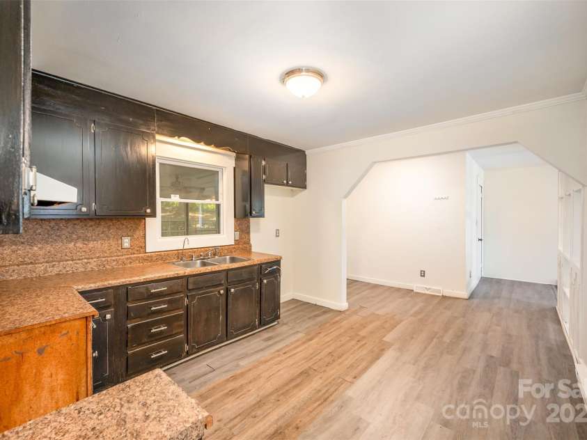 1201 Berkshire Drive, Kannapolis, NC 28081.  MLS# CAR4312333, YatesRealty ID 13802. Kitchen