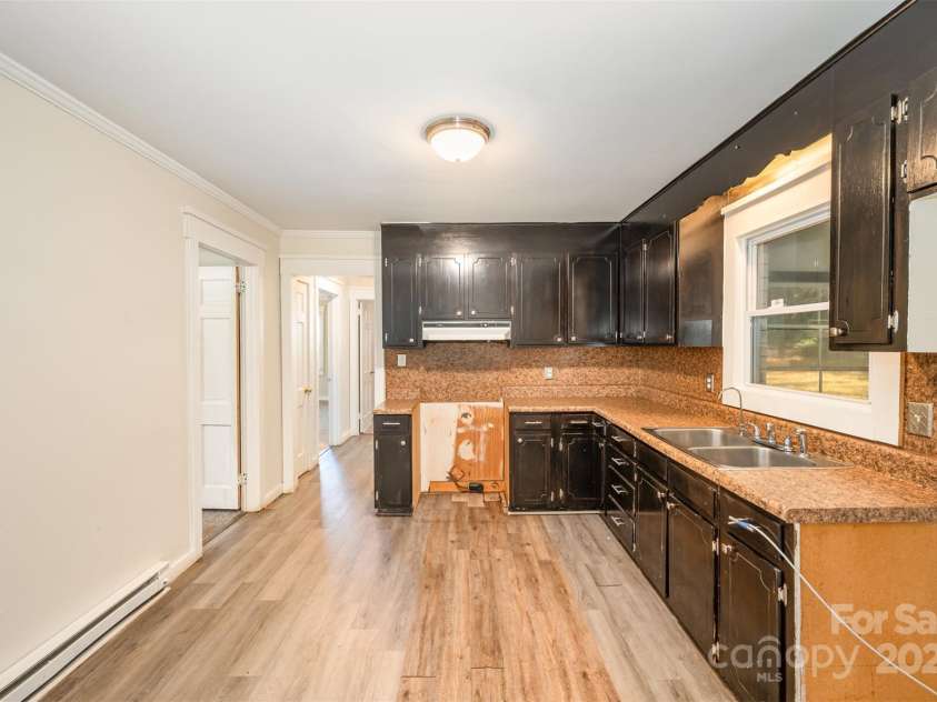 1201 Berkshire Drive, Kannapolis, NC 28081.  MLS# CAR4312333, YatesRealty ID 13802. Kitchen